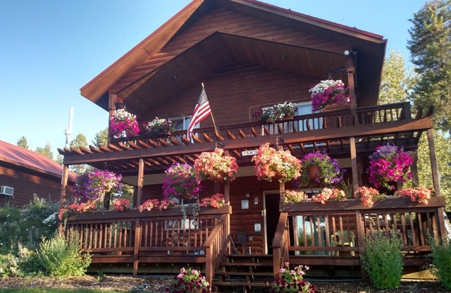 #1 - SUN ROAD CABIN - BEAUTIFUL PRIVATE SETTING, 6 MILES TO GLACIER PARK