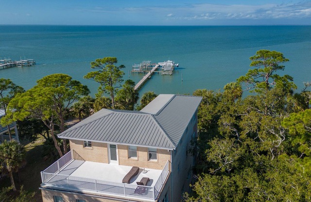 #1 Sunset Serenity: Bayfront, Pet Friendly, Sleeps 14, Community Pool!