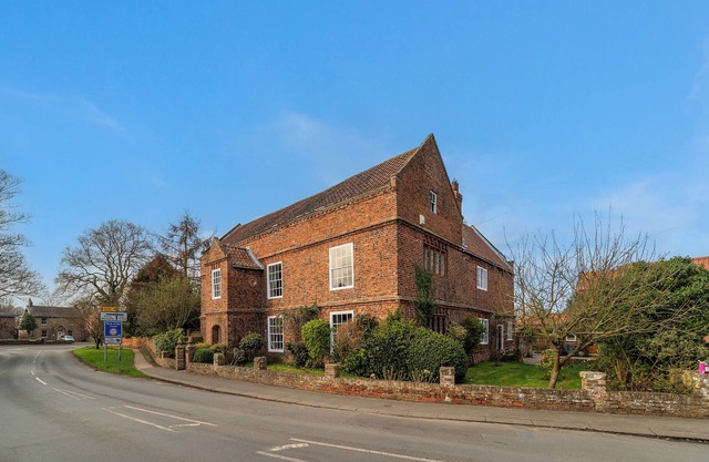 1 THE GRANGE, pet friendly, with open fire in Riccall