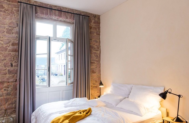 1-zimmer-apartment mit Kleiner Küche und Großem Bad