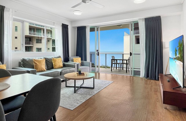 '10-A' Coral Sea Apartment ~ 2BR 2Bth Pool Gym Wifi