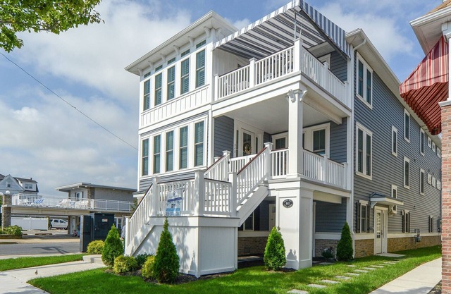 10 BR/6 BA, Elevator, Wesley Ave, close to everything heart of OCNJ, sleeps 28