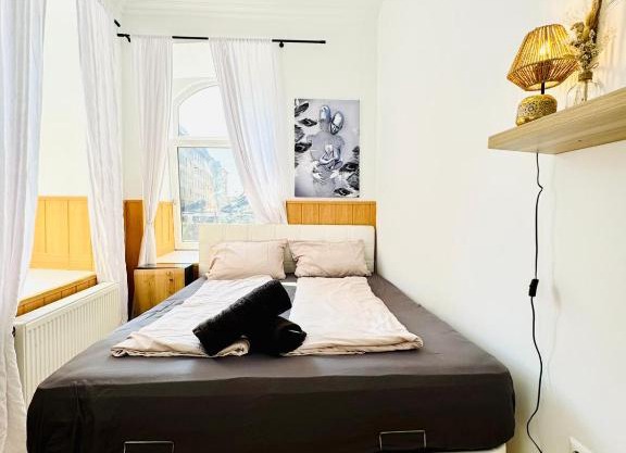 10 BR Apartment for Groups, 8-Min to Rathausplatz