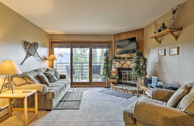 10 Mi to Keystone: Updated Mtn-View Condo