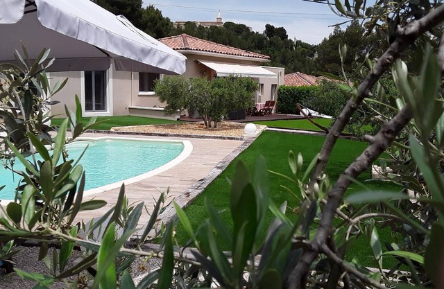 10 min Avignon Contemporary Villa View Private Pool Quiet wifi landscaped garden