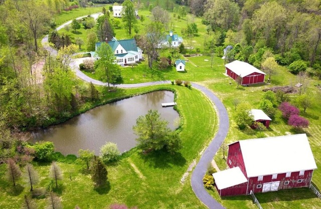 10 min to Rocky Fork Lake ⏐ Gorgeous Peaceful Farm for Large Groups - two houses