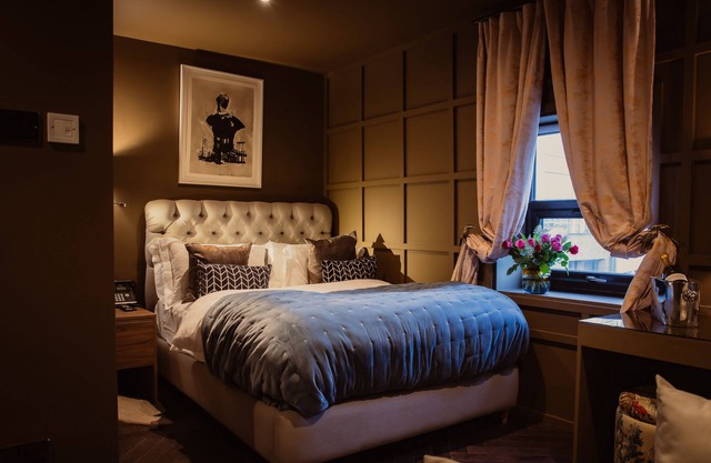 10-min to The City of London! King Size Bed & Sofa Bed with en-suite Bathroom.