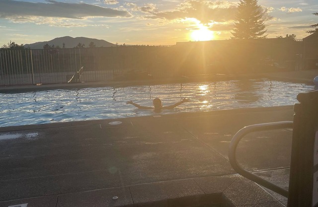 10 min to WP, 30 mi to RMNP! Hot Tubs, Pool, Pet-Friendly - 2B2B