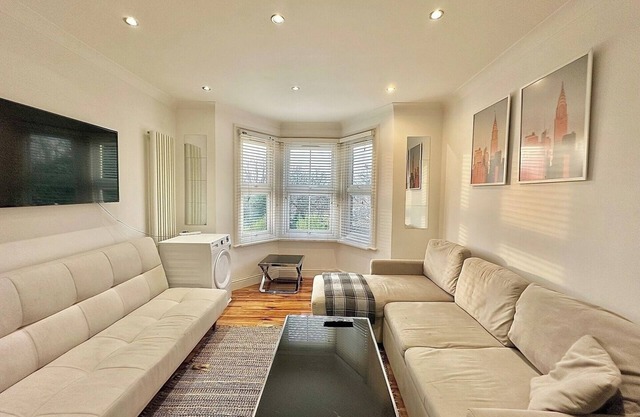 10 min walk to tube station