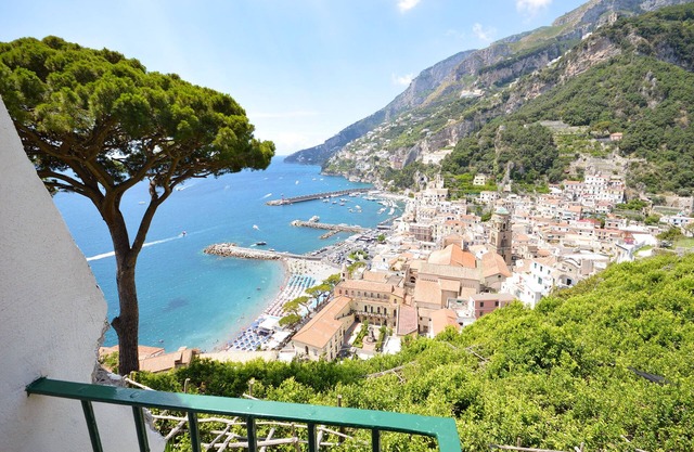 10 mins from the beach in the most panoramic area of Amalfi