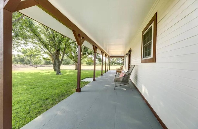 10 mins to Samsung Taylor -Home in Coupland, Texa