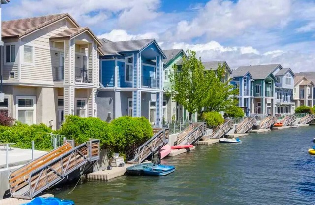 *10% Off*MarinaEscape-Lake~Family~Fishing~Shopping