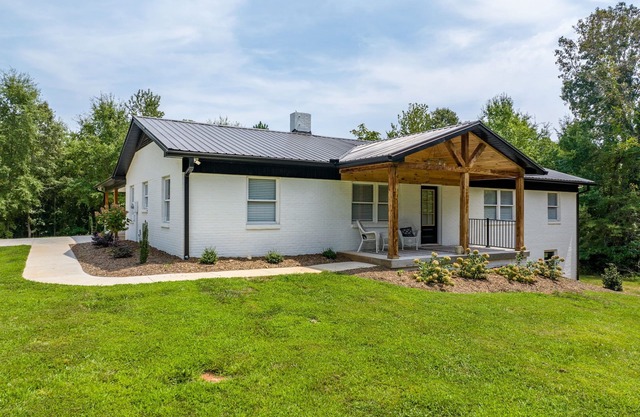 100% - 5 STAR reviews! Clean, Safe & Enjoyable home away from home!
