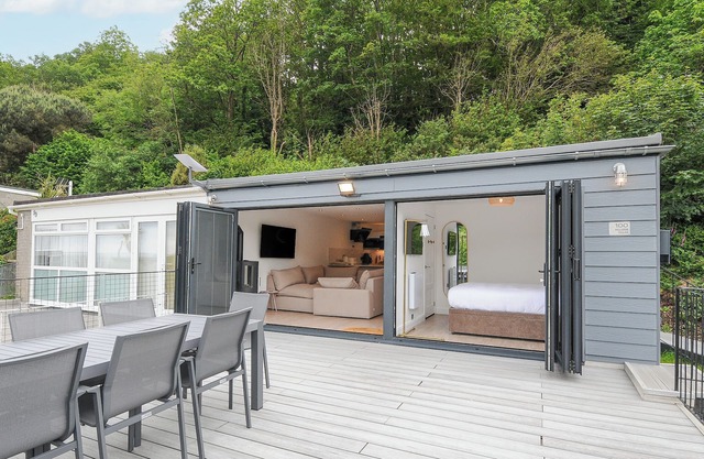 100 HILLSIDE VILLAS, pet friendly, country holiday cottage in Looe