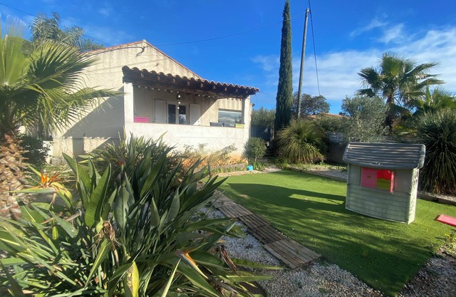 100 m2 house with garden in Carqueiranne (Var) Near village and beaches