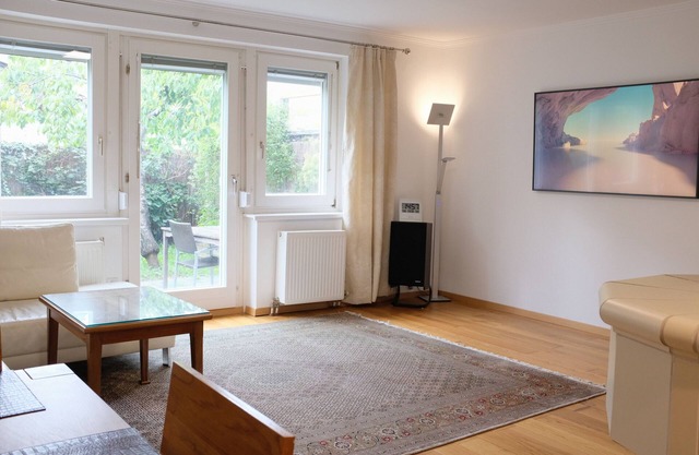 100% private TOWNHOUSE - Local Living near City Center