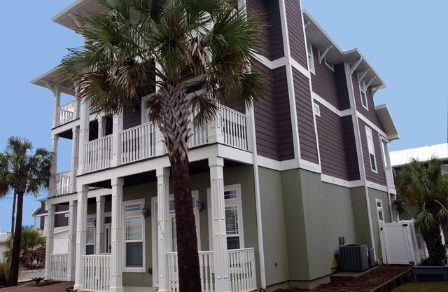 100 Yards to Beach: 3 King Beds, Bunks, HEATED PRIVATE POOL - 5 Baths