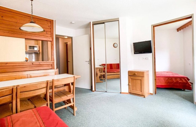 100m from ski slopes, 2nd floor, balcony, tv, ski locker, 35m², Tignes