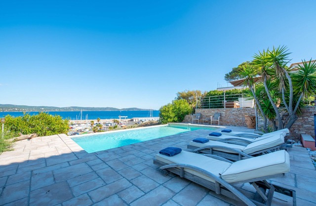 100m from the port: 12-person villa, breathtaking sea view, infinity pool