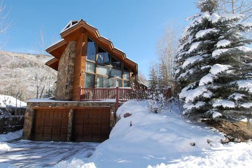 101 Park Avenue, Expansive Private Home in East Aspen, Walking Distance to Town