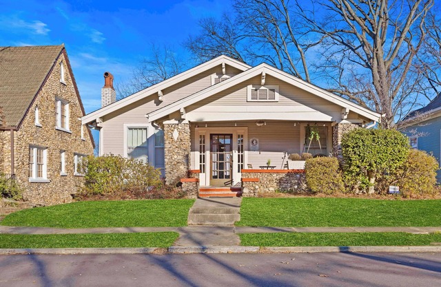 101 Year Old Southern Charmer ~HOT TUB~ Great Location