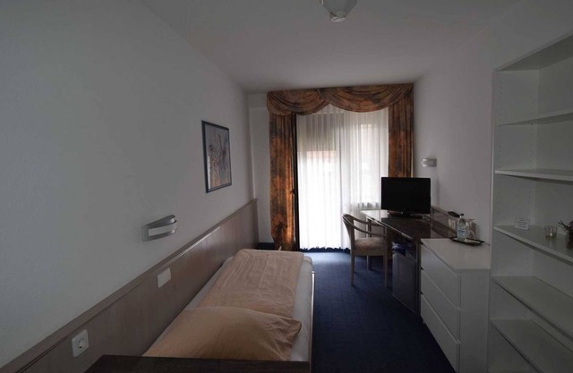 104 single rooms - Hotel Alena