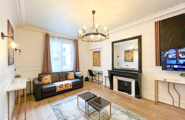 106 - Urban Luxury Flat Opera