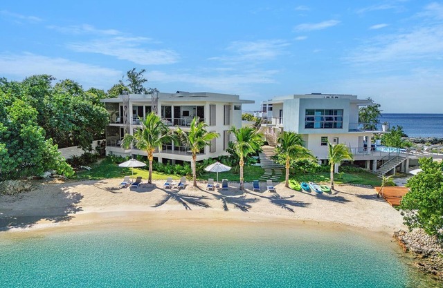 10BR Luxury Villa w/Private Beach; Fully Staffed