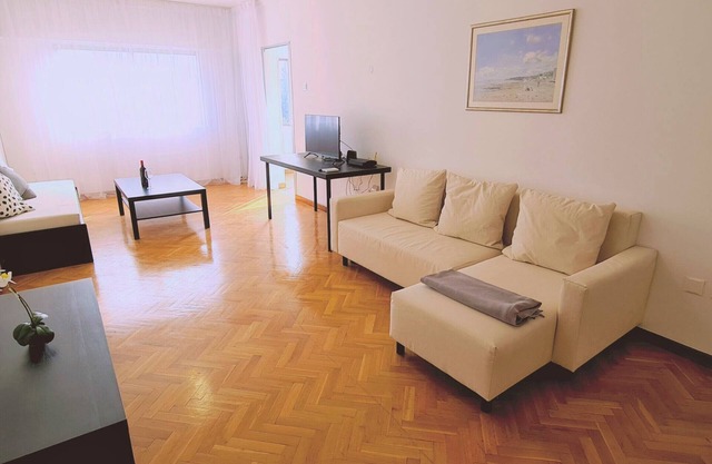 11 EGM - Virtuoso Apartment