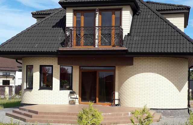 11 km from the center of Tallinnn, 2 km from the beach.