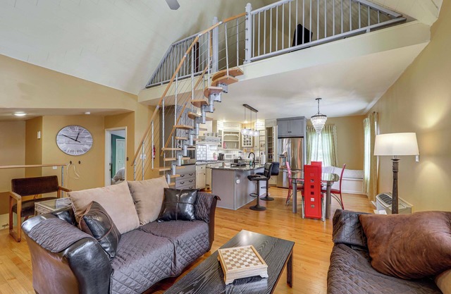 11 Mi to Oneida Lake: Spacious Apt in Verona!