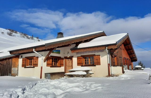 110m2 chalet, all comforts, in the heart of the mountain pasture.