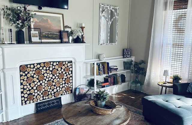 11am checkout! Charming modern vintage cottage 4 mins to the ARK! Coffee Bar!