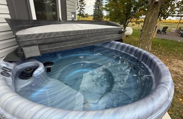 12 Guest | New Hot Tub | Fire Pit | Near Wineries