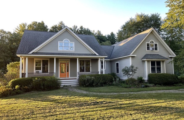 12 minutes to Butternut Skiing, Good For 3 Families with Hot Tub & Game Room