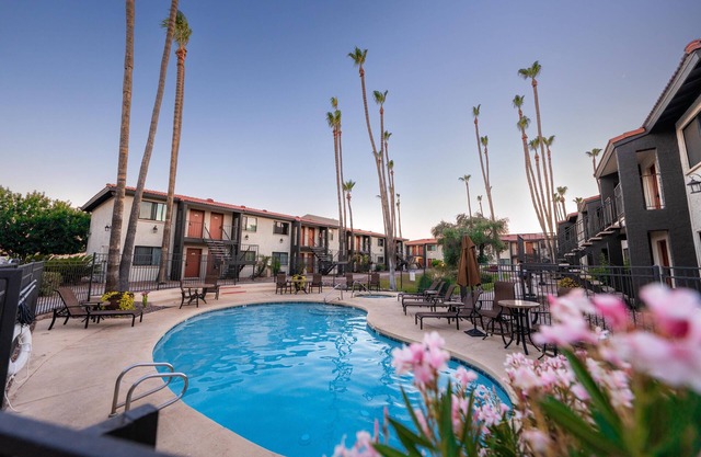 128 1 bedroom, pool, pickleball, hot tub, outdoor grill