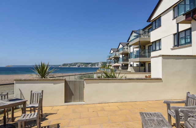 13 BURGH ISLAND CAUSEWAY, family friendly in Bigbury-On-Sea
