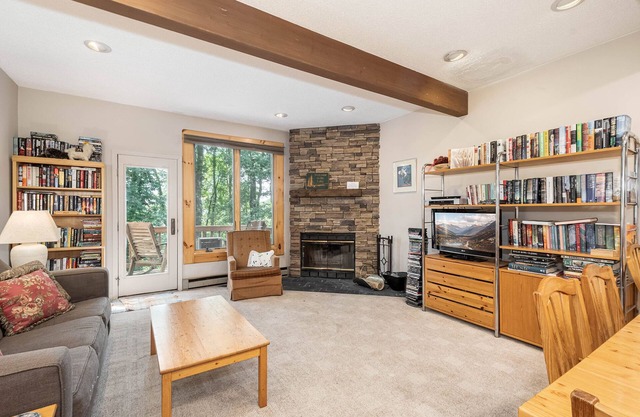 13 Lakeview Court | Pet Friendly & Great Views!