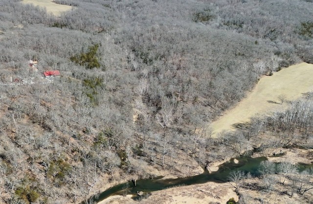 136-acres/Secluded cabin/River access/Kayak/Hiking trails/UTV/Indoor pickleball
