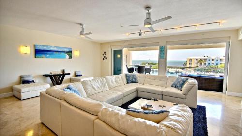 136 Mariners Club