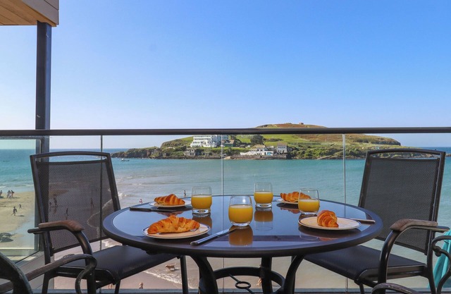 14 BURGH ISLAND CAUSEWAY, family friendly in Bigbury-On-Sea