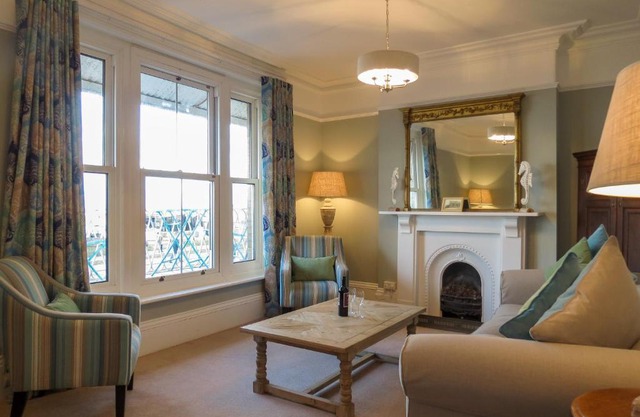 14 Market Cross Place - Beachfront location with lovely sea views - Aldeburgh Coastal Cottages