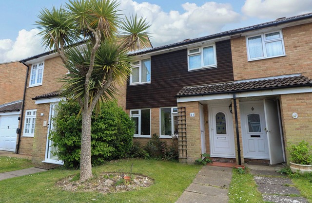 14 SHORWELL, pet friendly, with a garden in Netley Abbey