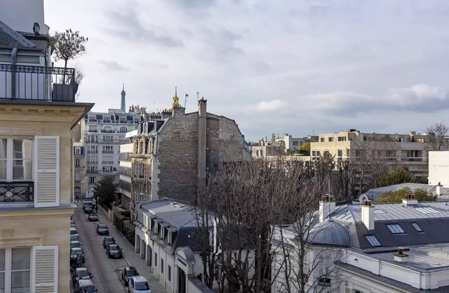 140m2 Garden Views on Rue Vaneau, Paris VII, Quartier Saint-Germain