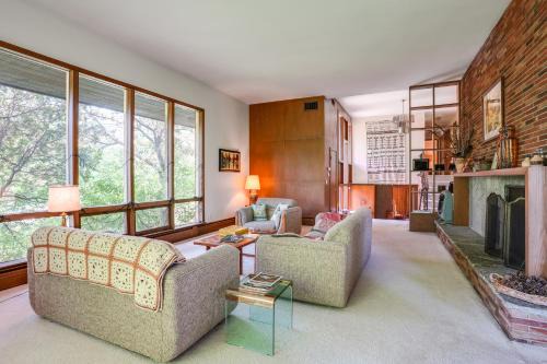 15 Mi to Downtown Minneapolis Retreat on 5 Acres