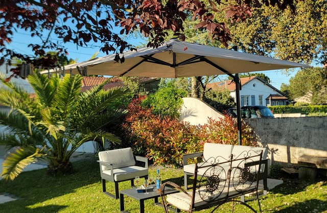 15-minute walk to the beach. House sleeps 8, garden 200 m2. In the quiet