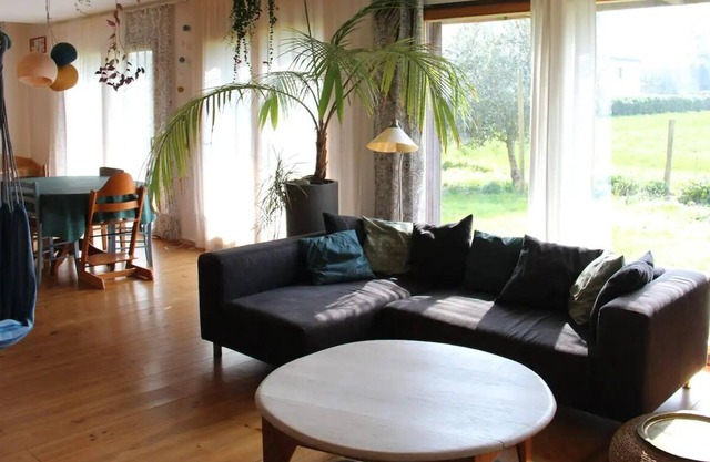 15 mn from the beaches, quiet and warm wooden house