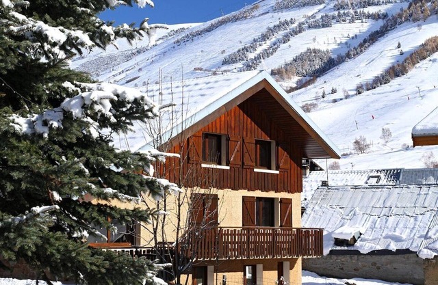 15-P Chalet, 7BRs, Jacuzzi, Sauna, Prime Loc, Quiet, Cleaning & Linens Incl.