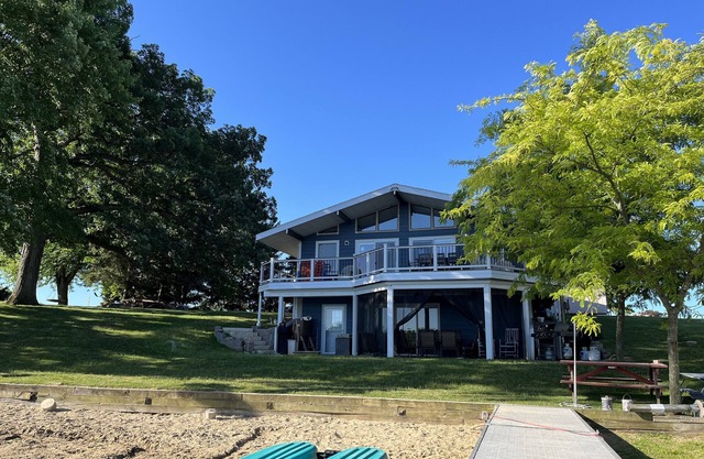 150' of lakefront & sits along Michigan Snowmobile Trail