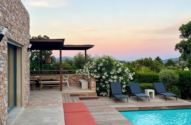 160m2, quiet, open view, 28° pool, 10 mins from Porto Vecchio